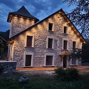 https://la-tour-de-coron.hotels-rhonealpes.com